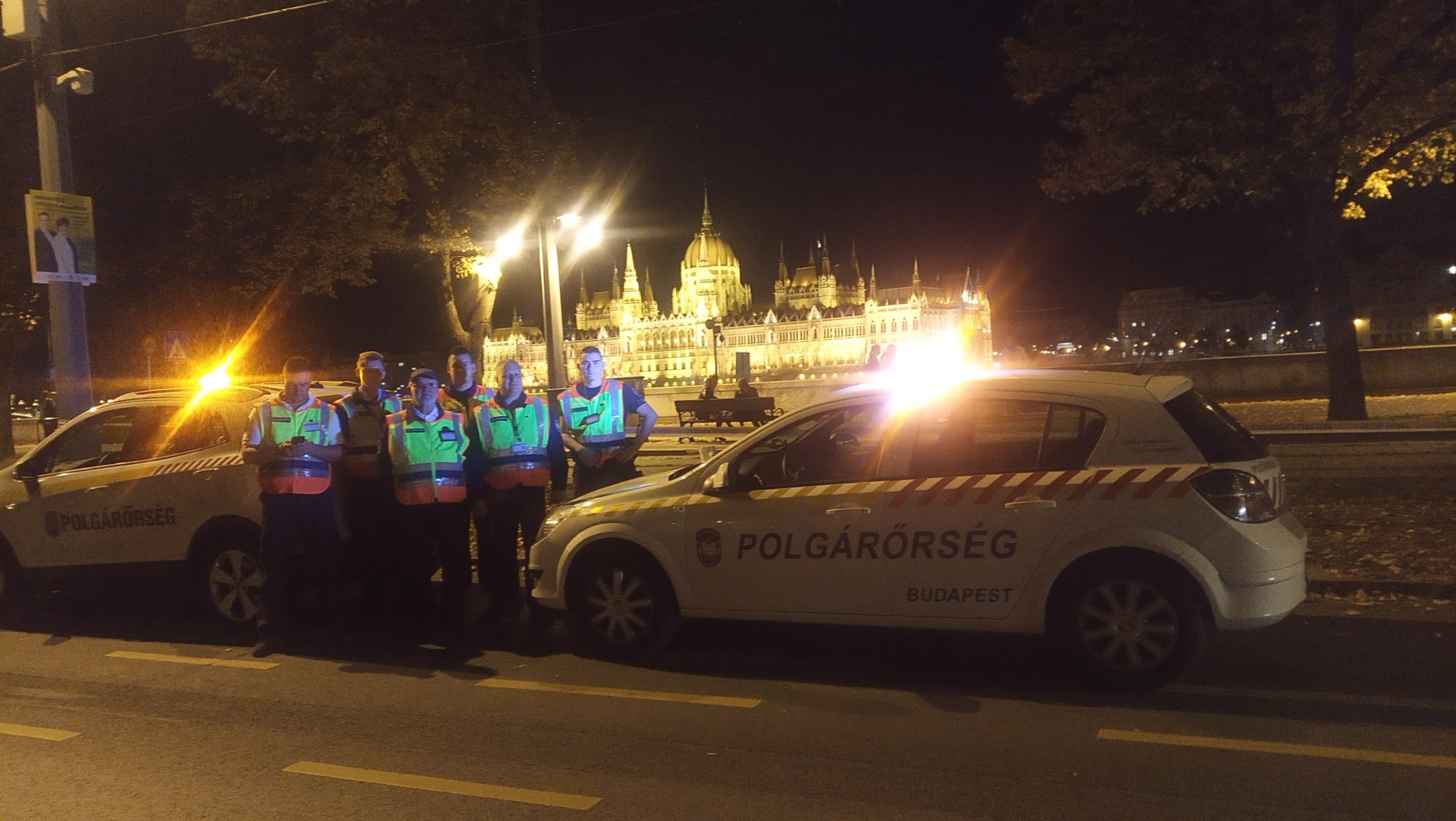 Éjszaka során, a ma tartandó fáklyás menet útvonalán 10.8 km hosszan "Rendőrség"...